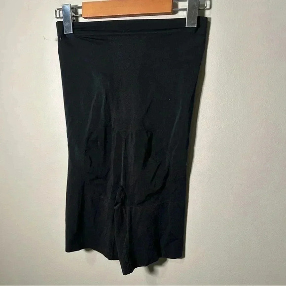 NWOT SPANX OnCore  High-Waisted Mid-Thigh Short L - Picture 5 of 7